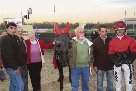 STELLA DE VRIE AUX BALANCES AVEC LES COPROPRIETAIRES ET MATTHIEU ABRIVARD